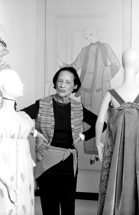 Diana Vreeland By Lynn Gilbert, CC BY-SA 4.0, https://commons.wikimedia.org/w/index.php?curid=61430758